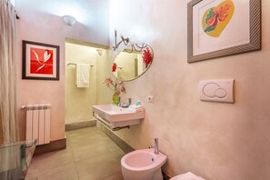 Shower, hair dryer, bidet - iFlat | Baroque Apartment in Campo de' Fiori (Roma)