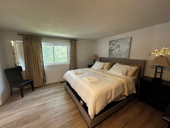 4 bedrooms, iron/ironing board, WiFi, bed sheets