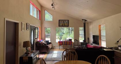 Rustic River Retreat: 2br