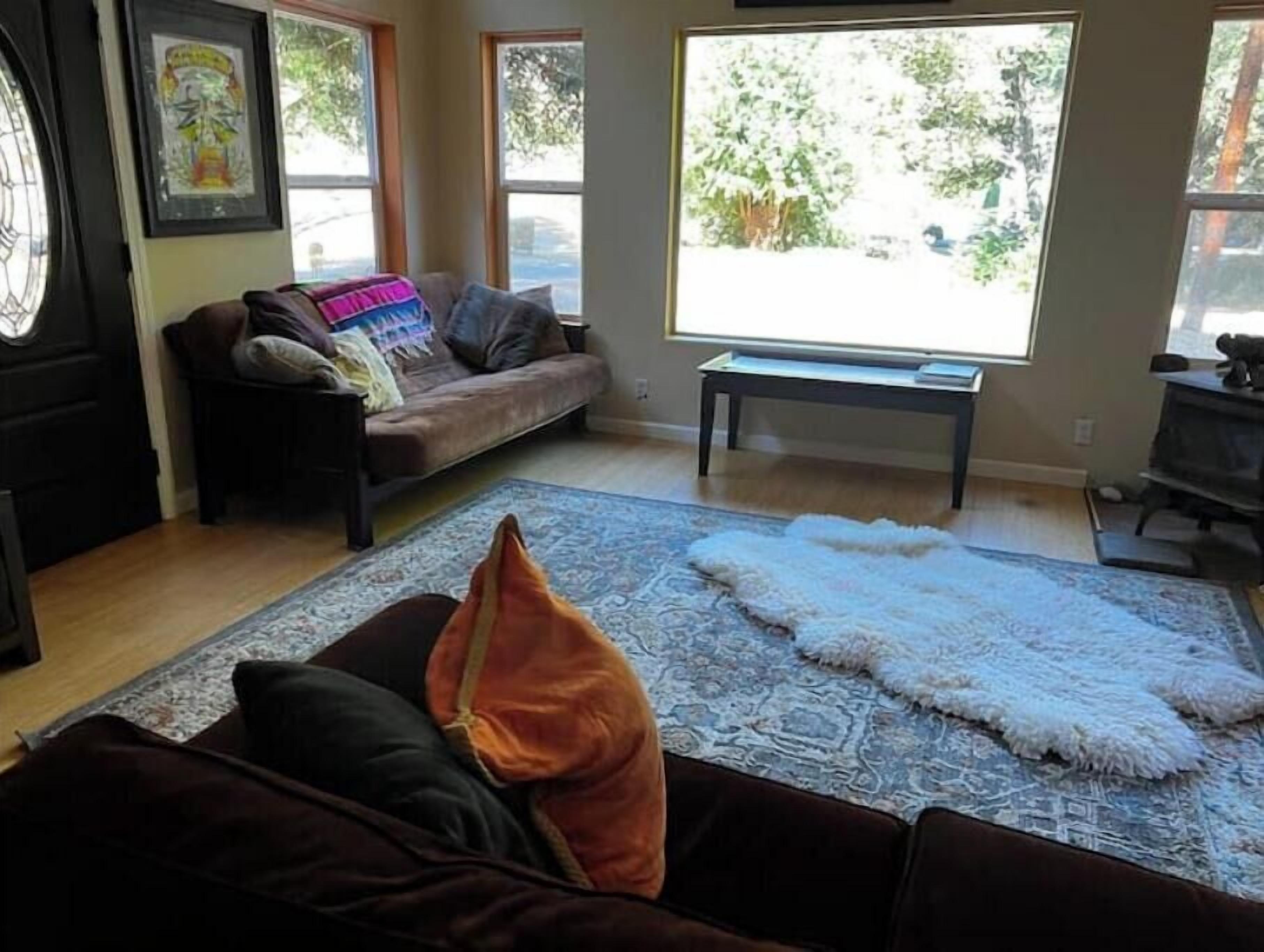 Smart TV, fireplace, offices