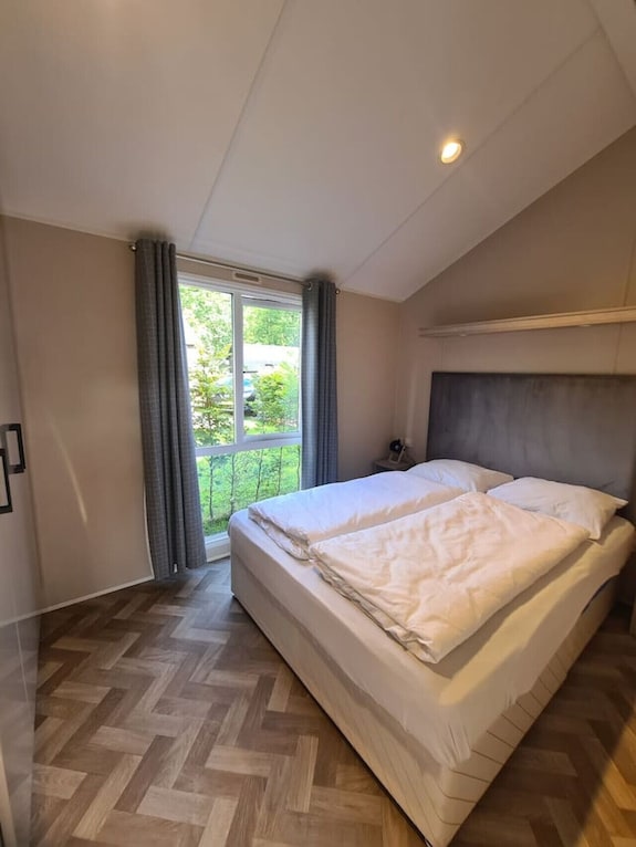 Stay In A Modern Chalet: Experience Comfort In The Veluwe - Epe