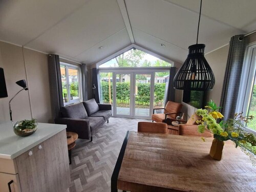 Modern chalet retreat with spacious garden in the Veluwe.