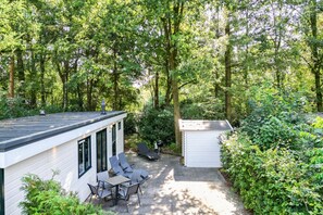 Outdoor dining - Chalet for Couples: Whirlpool, Sauna & Relaxation (Epe)