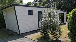 Exterior - Detached Chalet With Garden and Privacy in the Veluwe (Epe)