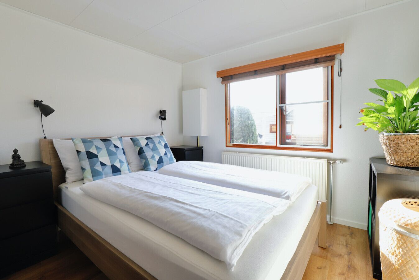 3 slaapkamers, een bureau, een strijkplank/strijkijzer, wifi