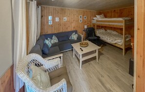 5 bedrooms, travel crib, free WiFi