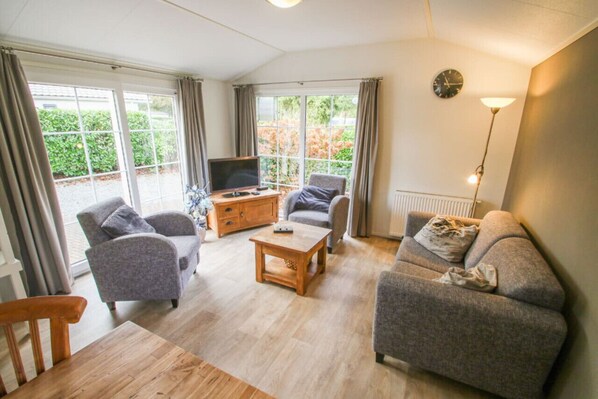 TV - Located on a Family-Friendly park (Epe)