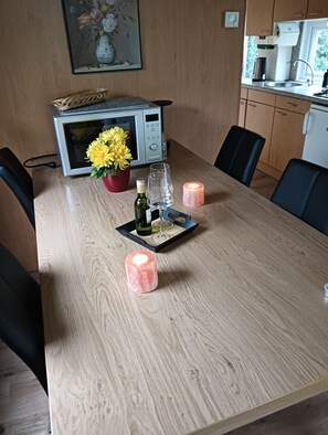 Kylskåp, mikrovågsugn, ugn och spishäll