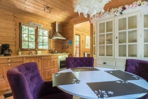 Fridge, oven, stovetop, coffee/tea maker