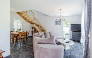 DVD player - Stunning home in Marennes-Hiers-Brouage (Marennes-Hiers-Brouage)