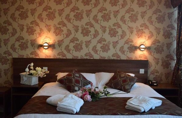 9 bedrooms, iron/ironing board, WiFi, bed sheets