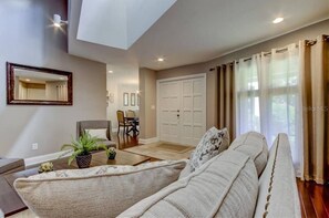 Fireplace - Beautiful High-End Home Perfect for Family Getaway (Clearwater)