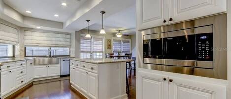 Réfrigérateur, four, lave-vaisselle