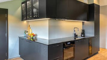 Fridge, dishwasher