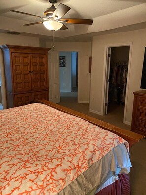 3 bedrooms, WiFi, bed sheets - Entire Home, Private Backyard (Mulberry)