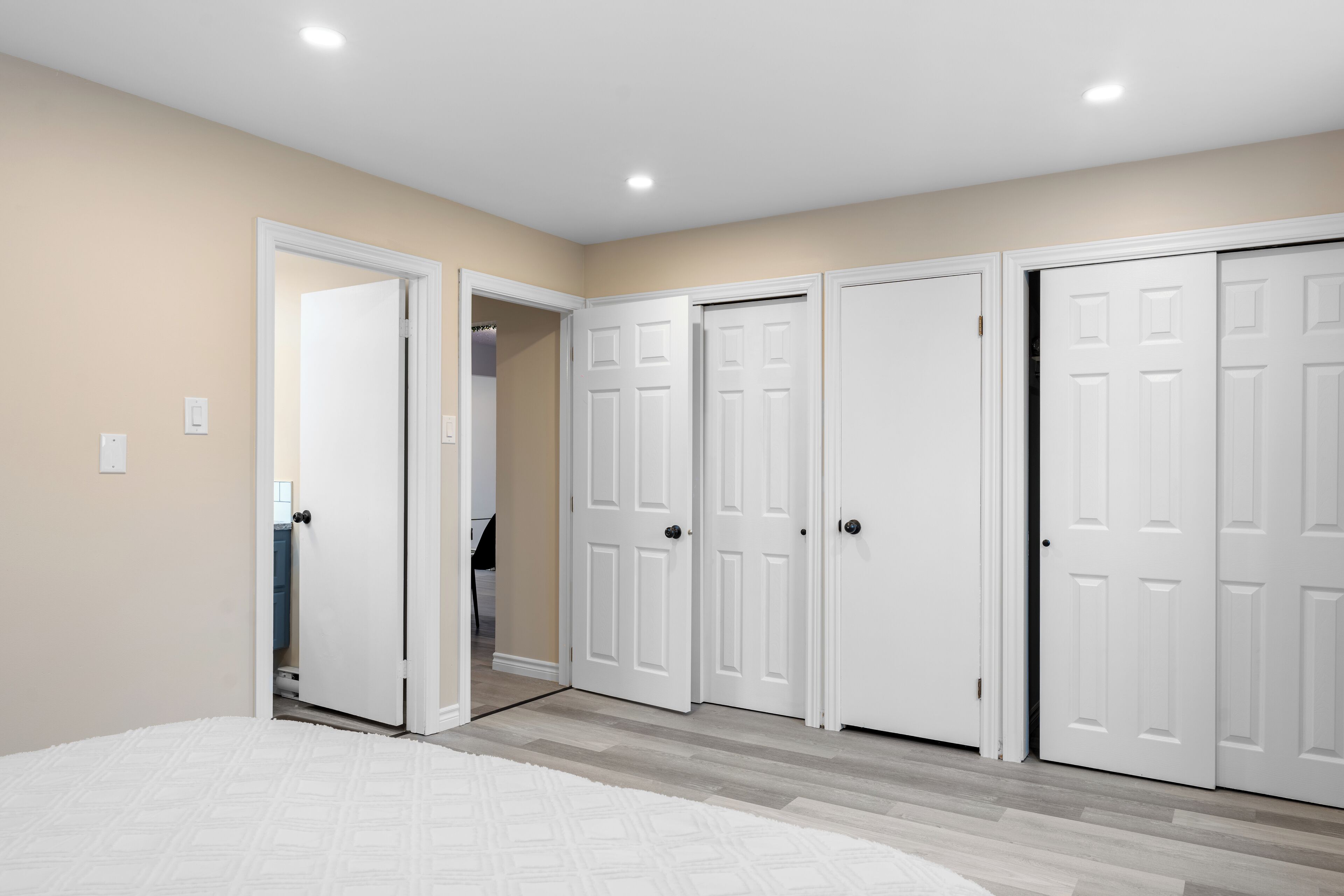 2 bedrooms, iron/ironing board, bed sheets