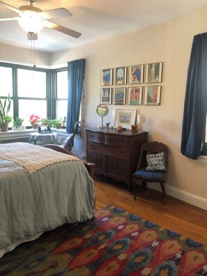 1 bedroom, desk, WiFi, bed sheets