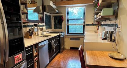 Looking for an August sublet in the city? Check out our fabulous 1 bedroom