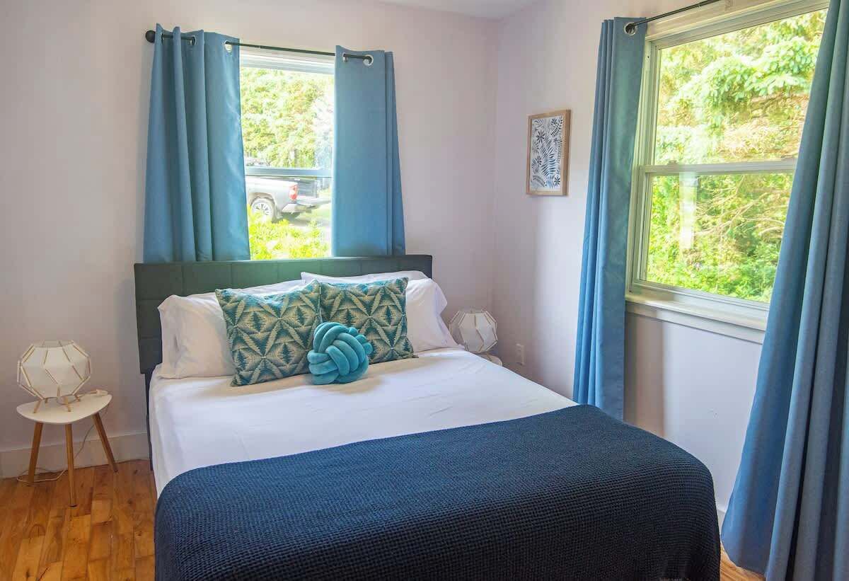 2 bedrooms, iron/ironing board, travel cot, WiFi