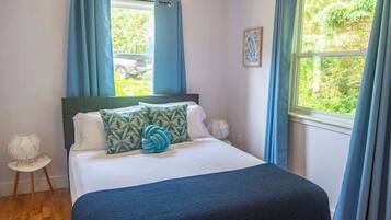2 bedrooms, iron/ironing board, travel cot, WiFi