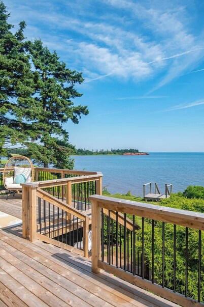 Waterfront Cottage beach access