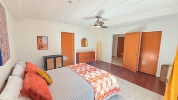 2 chambres, fer et planche à repasser, lit de bébé portatif