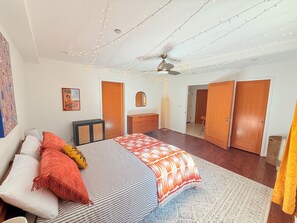 2 habitaciones, tabla de planchar con plancha y cuna de viaje 