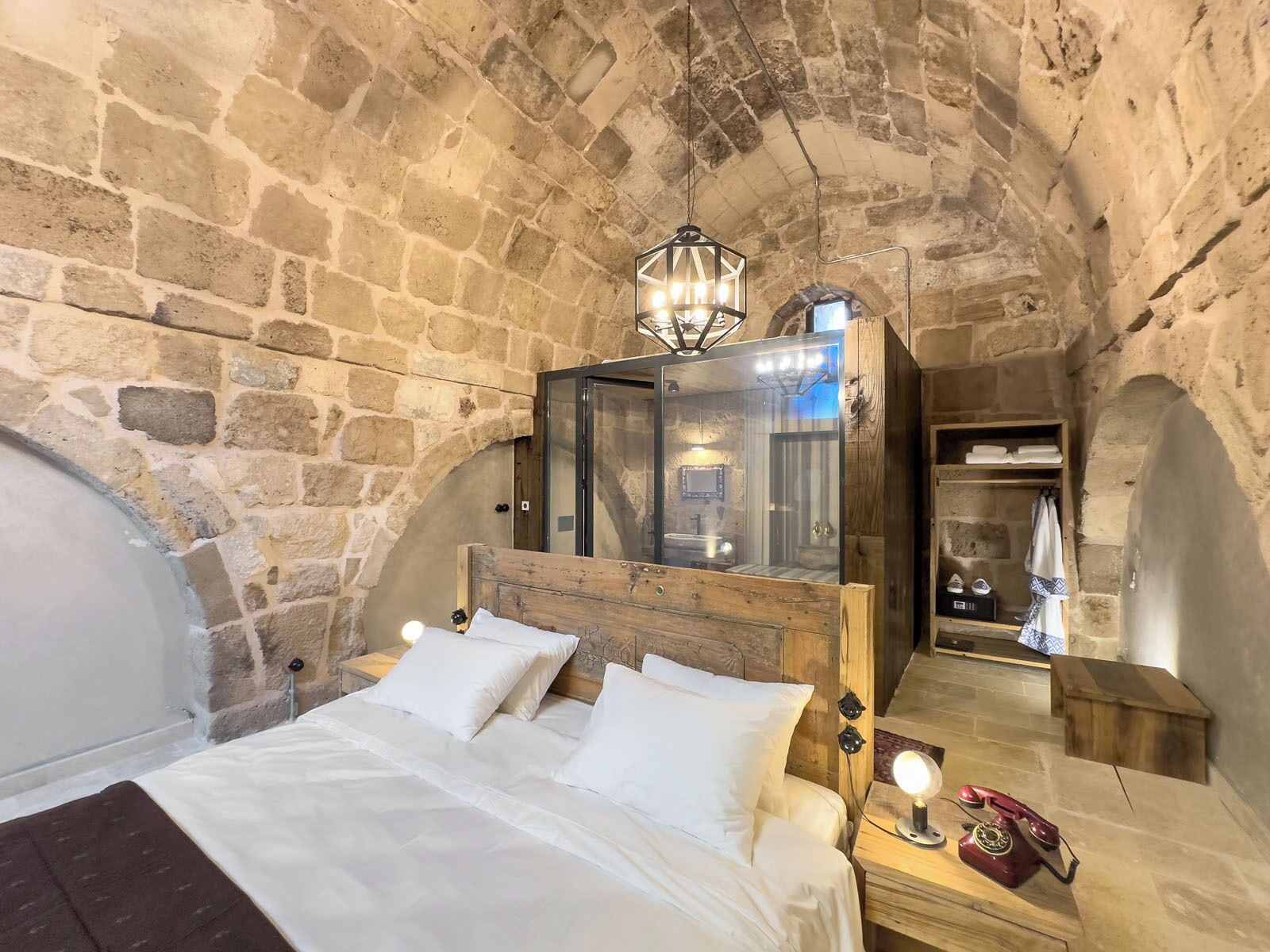 Habitación Deluxe, 1 cama de matrimonio grande | Caja fuerte, decoración individual, mobiliario individual y escritorio