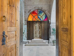 Habitación Deluxe | Caja de seguridad en la habitación y decoración personalizada 