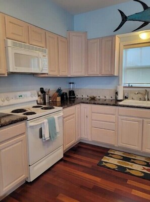 Micro-ondas, fogão, cooktop, lava-louças