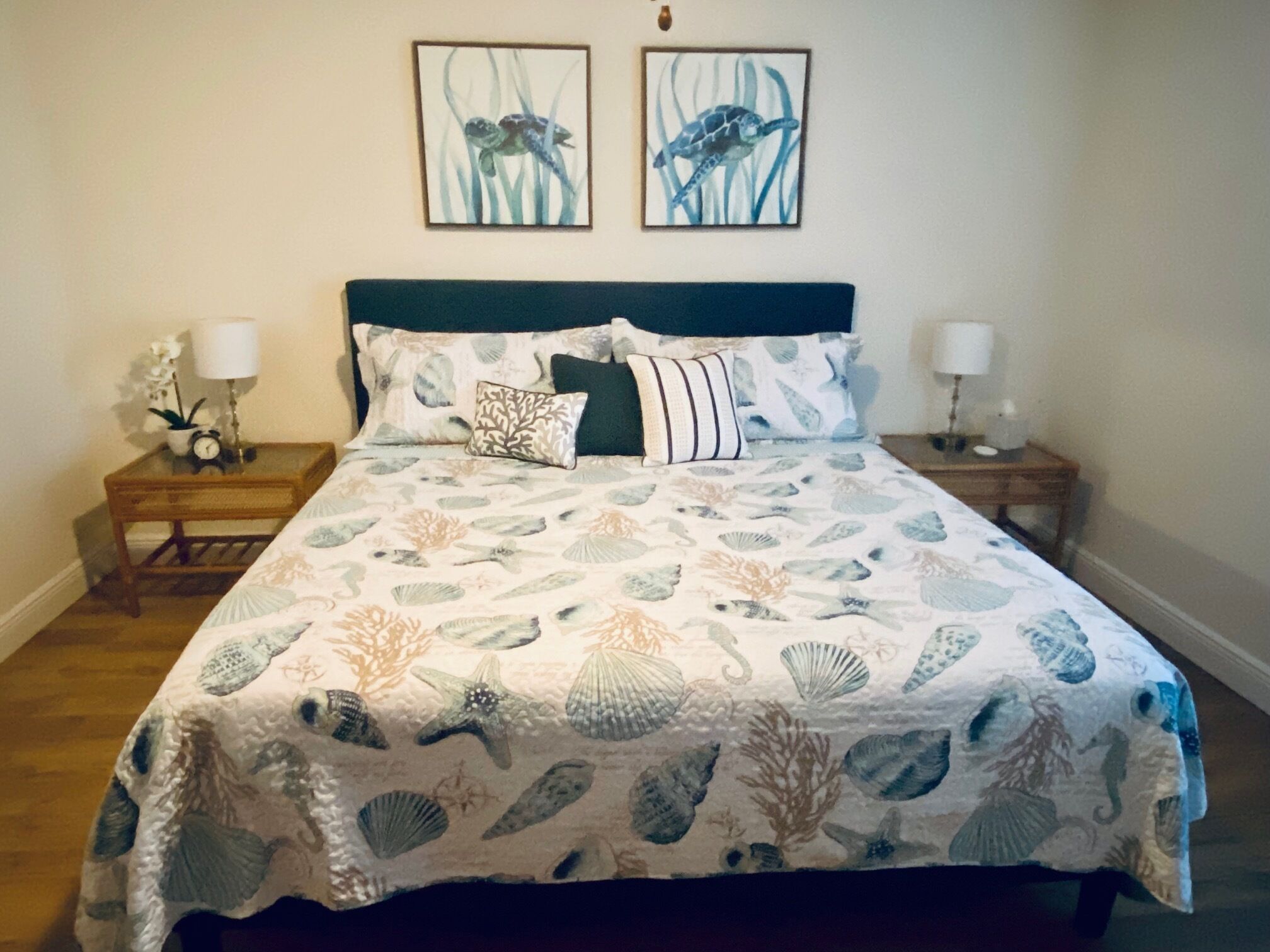 Walk to the beach! Comfortable 3-bedroom house in amazing Cocoa Beach sleeps 6.