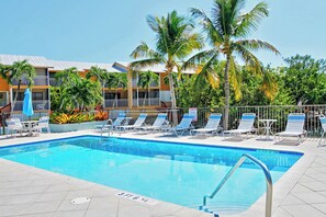 Outdoor pool, a heated pool - Kawama Lagoon Retreat, Pools, Beach and Marina, Perfect for Families, Key Largo (Key Largo)