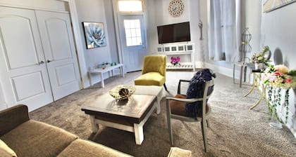 Cozy 2-bedroom apartment with WiFi, AC in superb El Paso entire unit