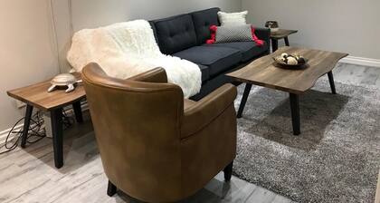 Spacious 2BR Basement Suite - Mins to Downtown