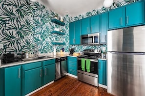 Fridge, microwave, oven, stovetop - Downtown Savannah * 2 Bedroom * Firepit * Dogs OK * Private Patio (Savannah)