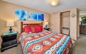 3 室のベッドルーム、デスク、アイロン / アイロン台、旅行用ベビーベッド