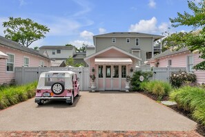 Exterior - The Pink House in Virginia Beach (Virginia Beach)