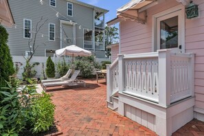 Terrace/patio - The Pink House in Virginia Beach (Virginia Beach)