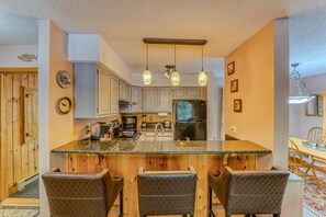 冰箱、微波炉、烤箱、炉灶