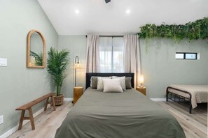 5 bedrooms, travel crib, WiFi, bed sheets