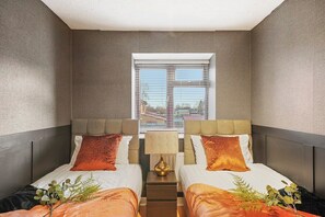 3 chambres, fer et planche à repasser, Wi-Fi, draps fournis