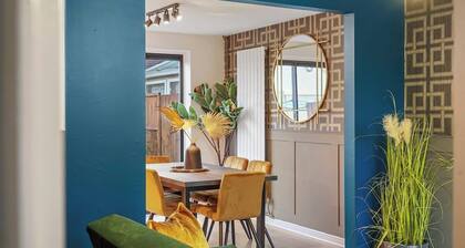 Platinum Hayes - Stylish 3 Bed House in Greenhithe