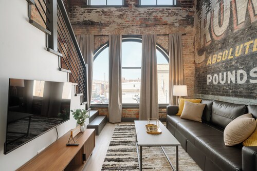 Cozy 1-bedroom loft apartment with AC and WiFi in charming Wabash