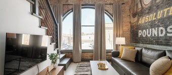 Cozy 1-bedroom loft apartment with AC and WiFi in charming Wabash