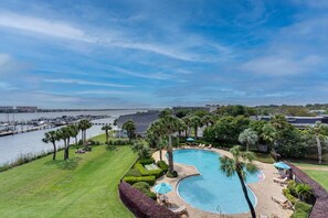 Pool - Perrydise@ Pirates' Bay Top-Floor Studio with Panoramic Sound Views, Pools, Dock (Fort Walton Beach)