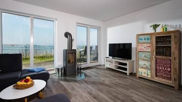 Fernseher, Kamin, Stereoanlage