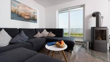Fernseher, Kamin, Stereoanlage
