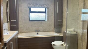 Cottage | Bagno | Doccia, asciugacapelli, asciugamani