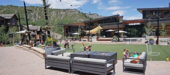 Chic Mountain Getaway on Shuttle Route