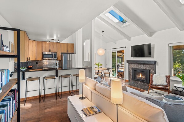 Interior - Chic Mountain Getaway on Shuttle Route (Snowmass Village)